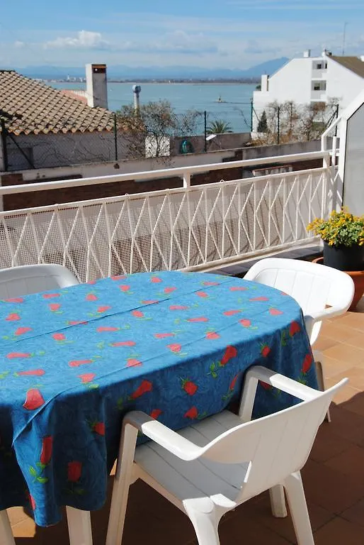 Apartment Apart Sylvie Roses Spain